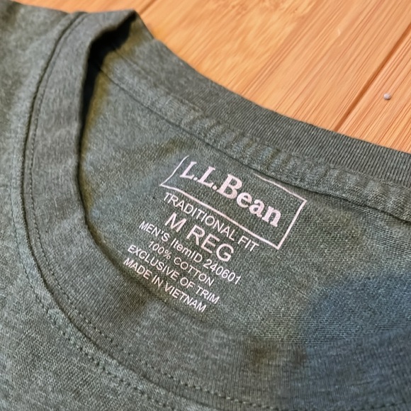 LL Bean men’s Carefree Unshrinkable long sleeve pocket tee, traditional fit, NWT - Picture 2 of 5